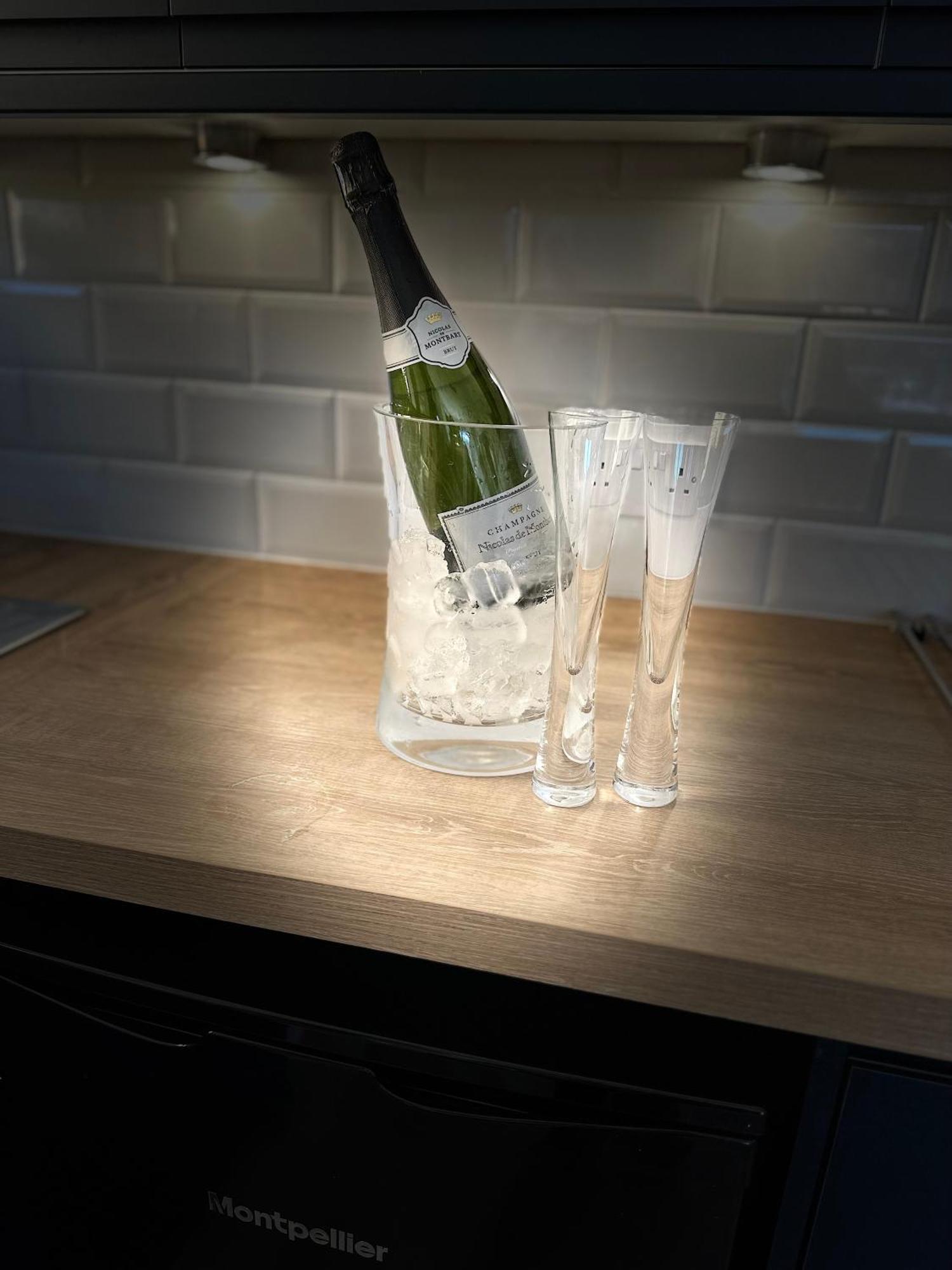 No1,luxury 1 Bed Apartment